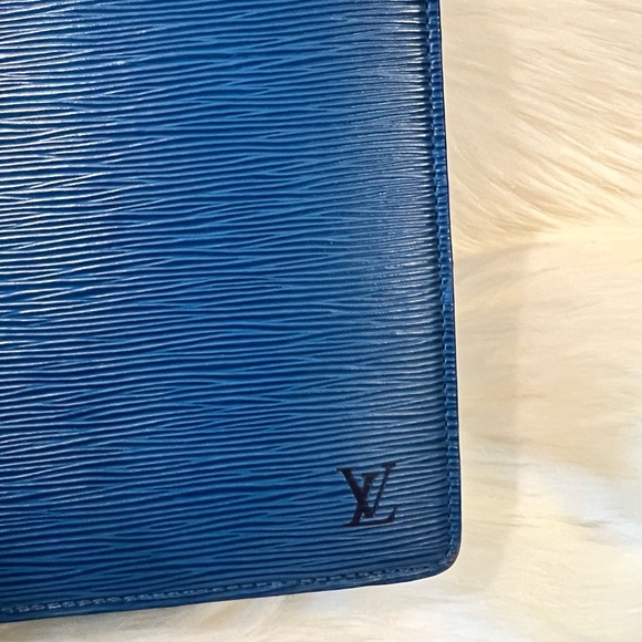 Authentic Louis Vuitton Handbag - Picture 3 of 15